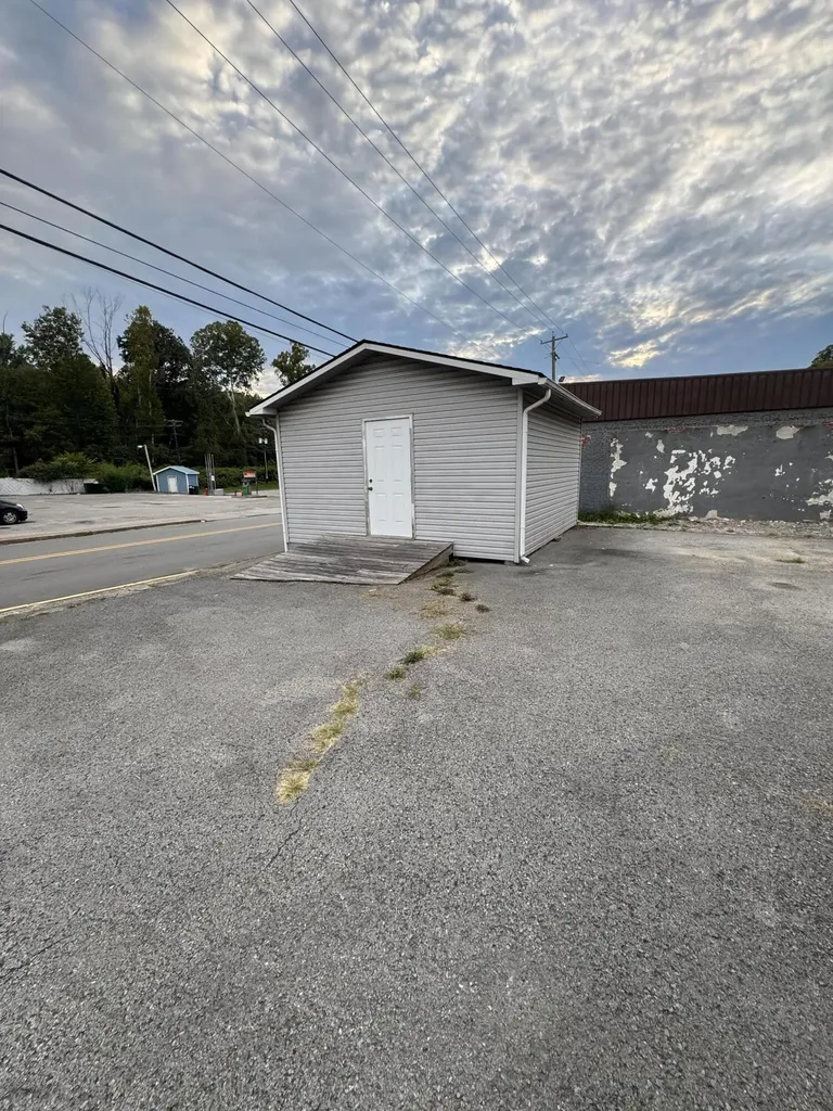 1611-1615 East Main Street Cumberland KY 40823