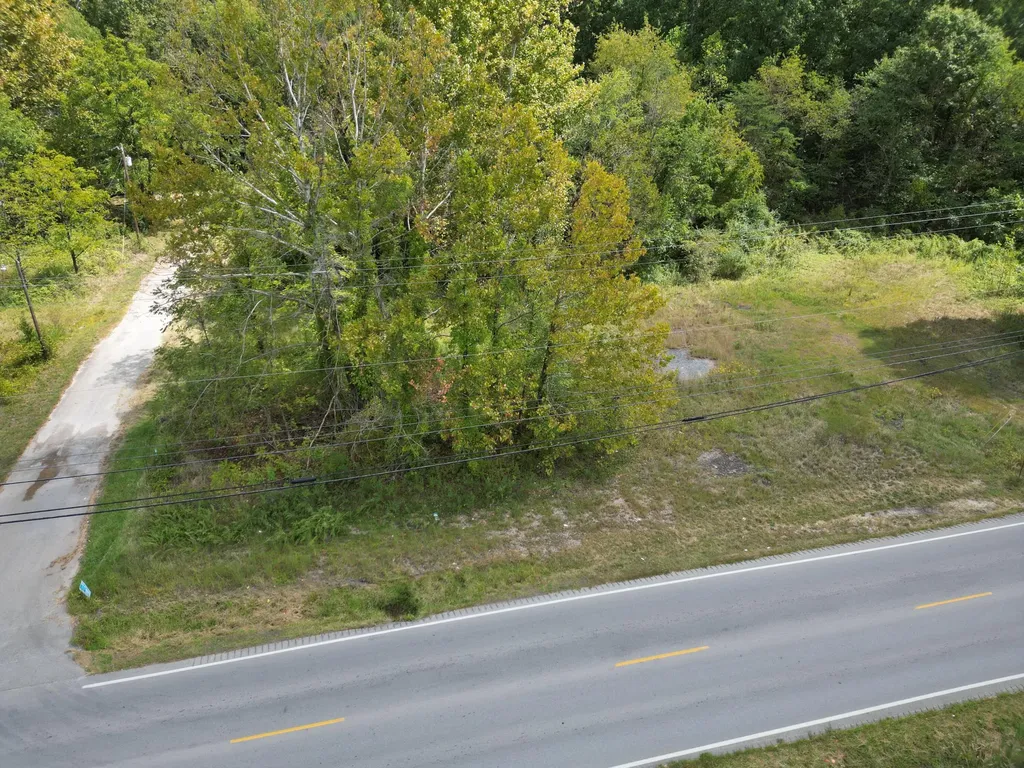 9991 Ky-490 Highway East Bernstadt KY 40729