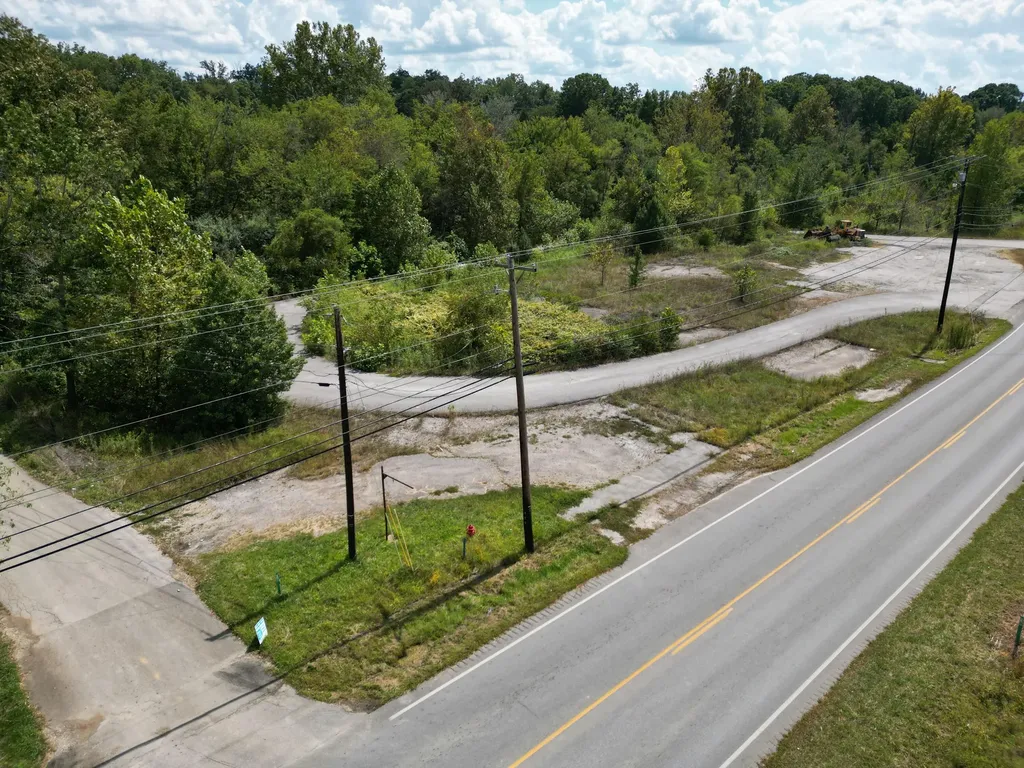 9911 Ky-490 Highway East Bernstadt KY 40729