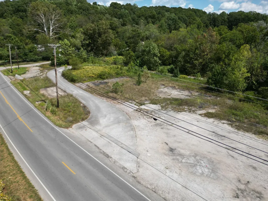9911 Ky-490 Highway East Bernstadt KY 40729
