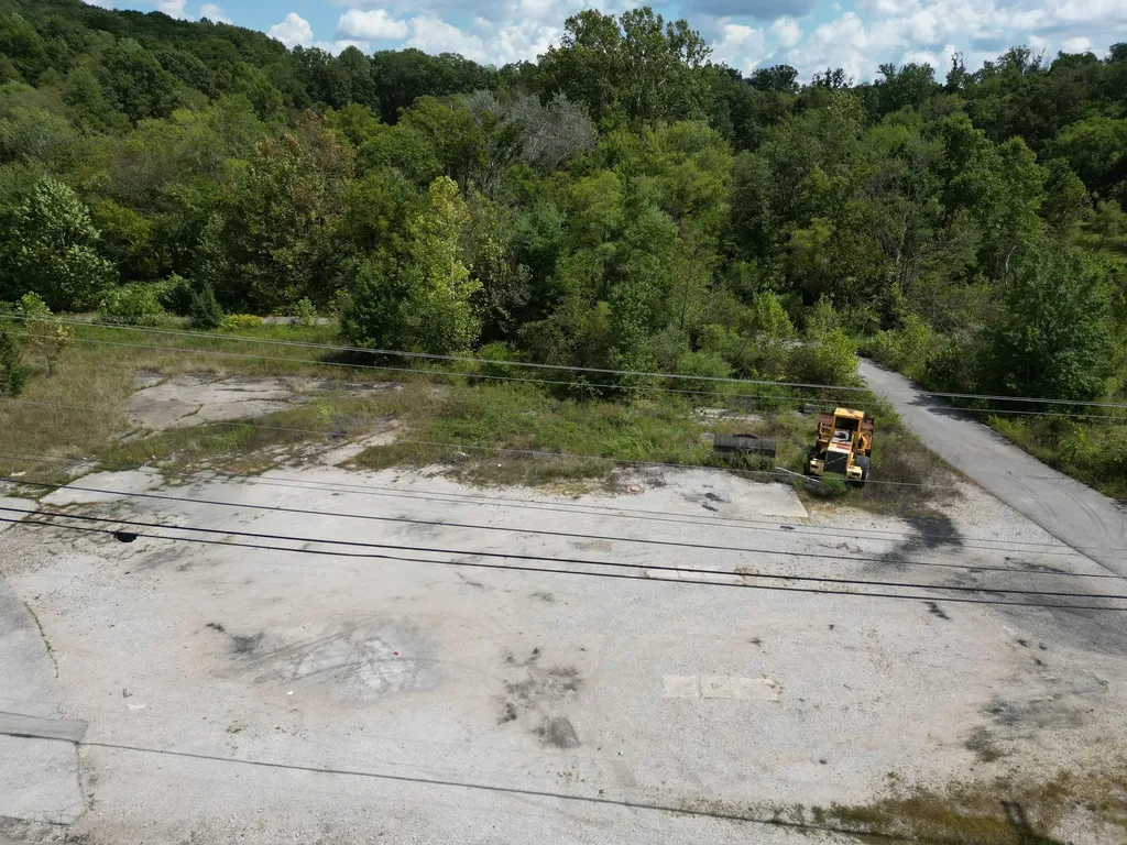 9911 Ky-490 Highway East Bernstadt KY 40729