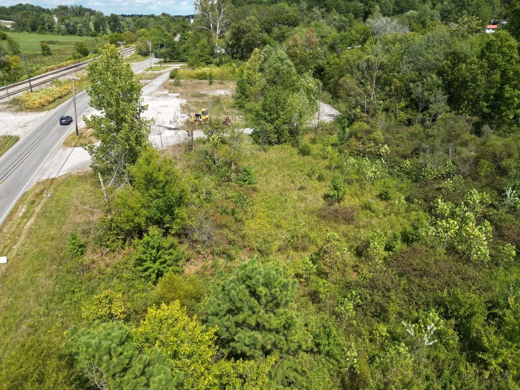9911 Ky-490 Highway East Bernstadt KY 40729