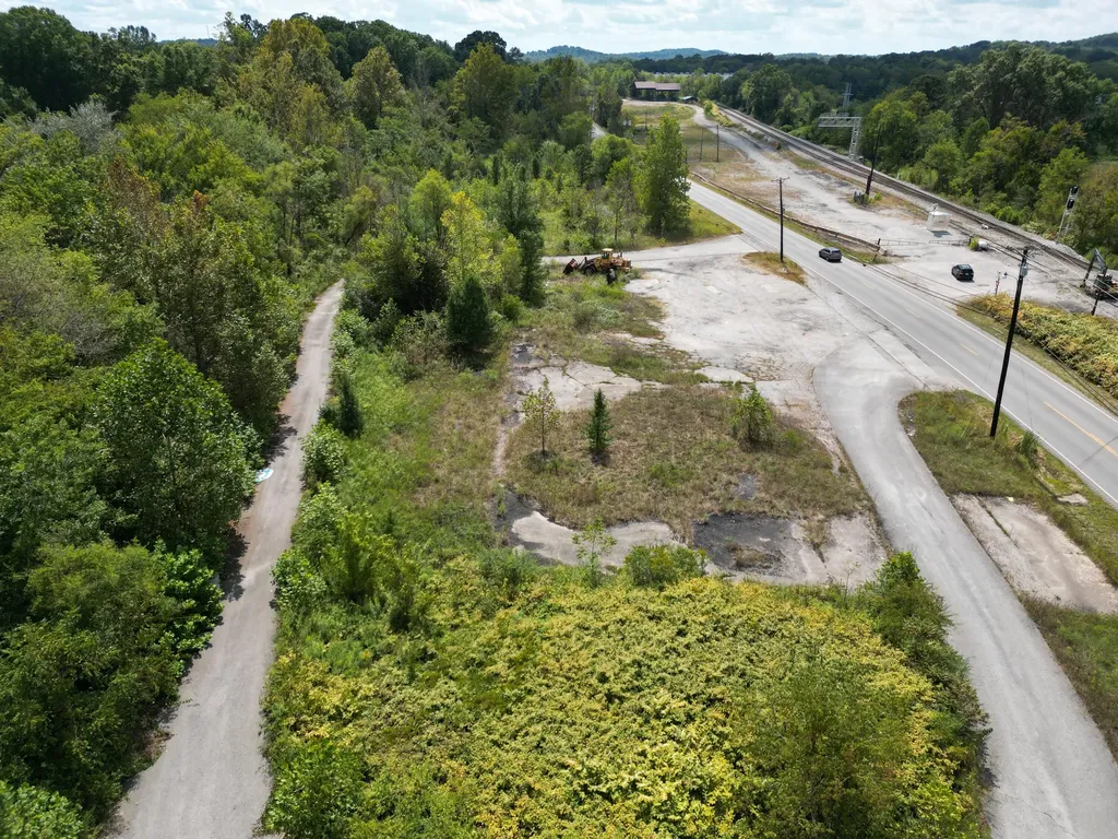 9911 Ky-490 Highway East Bernstadt KY 40729