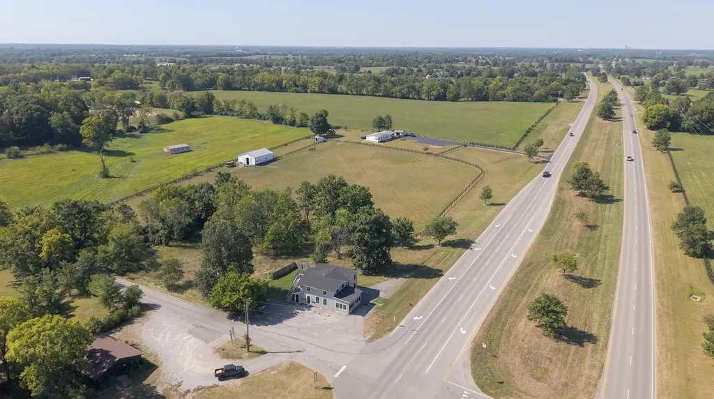 5761 Lexington Road Paris KY 40361