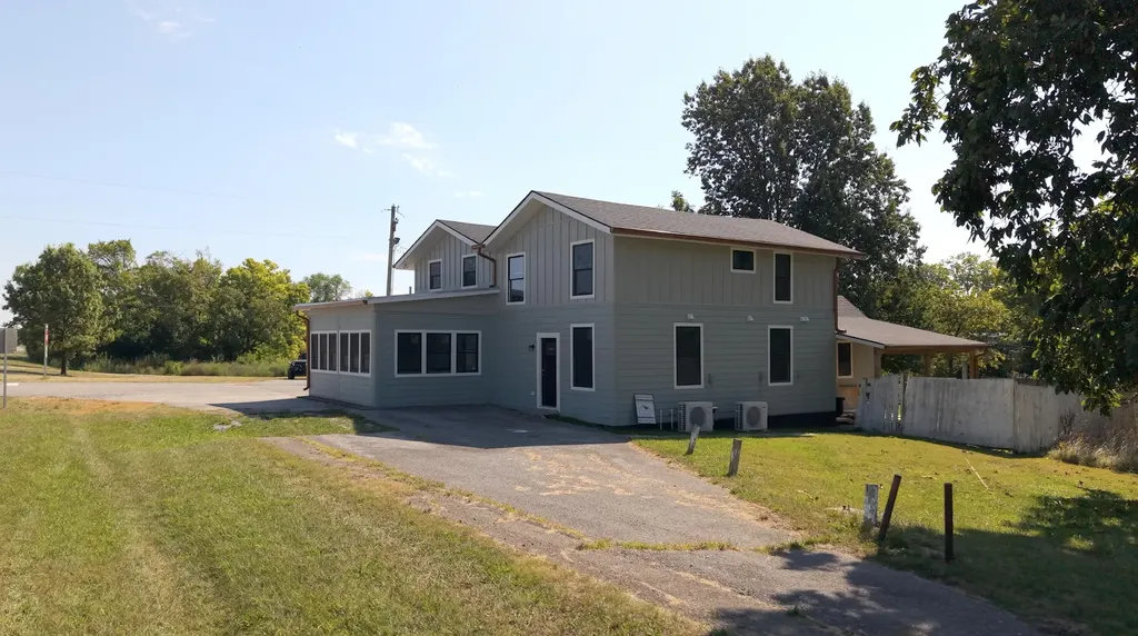 5761 Lexington Road Paris KY 40361