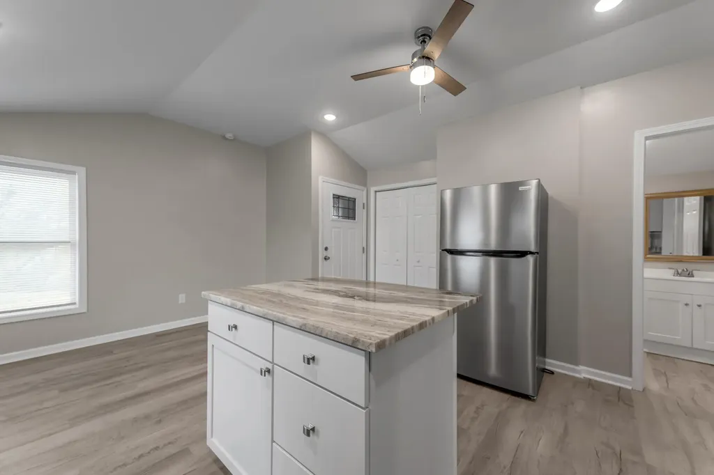 5761 Lexington Road Paris KY 40361