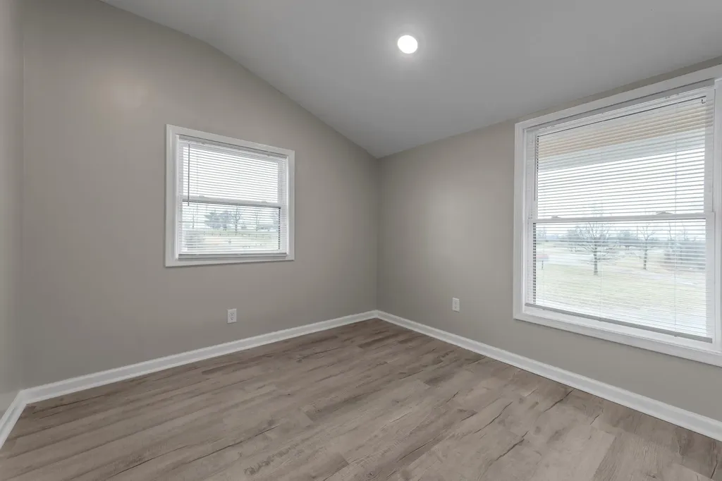 5761 Lexington Road Paris KY 40361