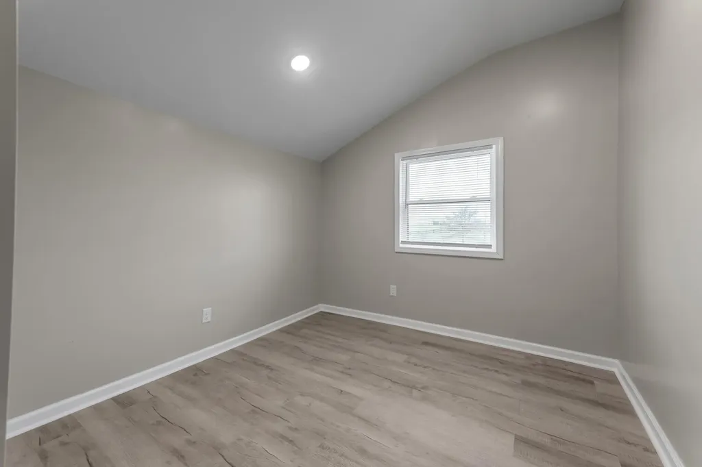 5761 Lexington Road Paris KY 40361