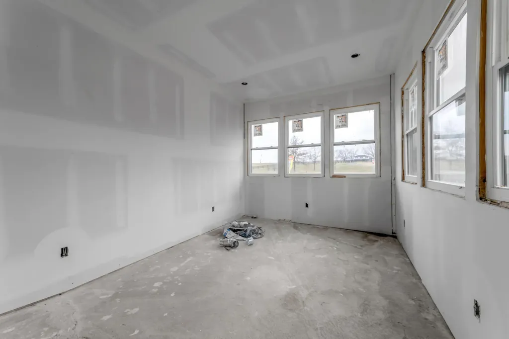 5761 Lexington Road Paris KY 40361