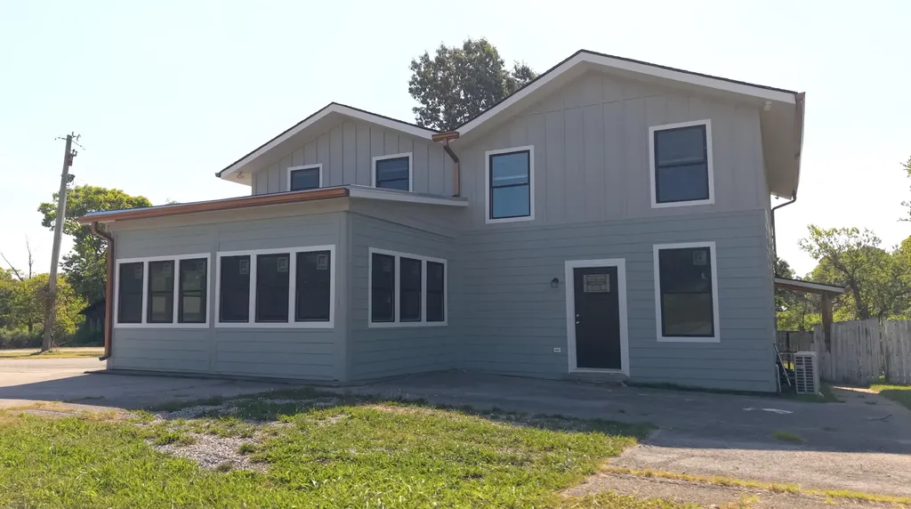 5761 Lexington Road Paris KY 40361
