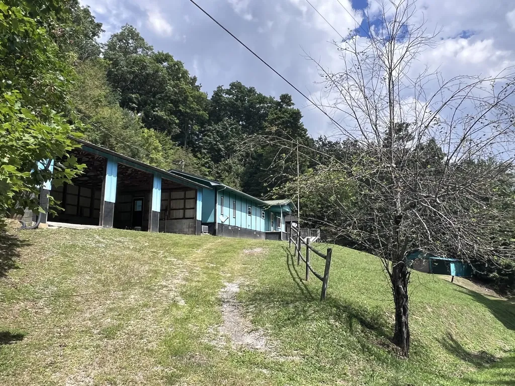 461 Round Ridge Road Pineville KY 40977