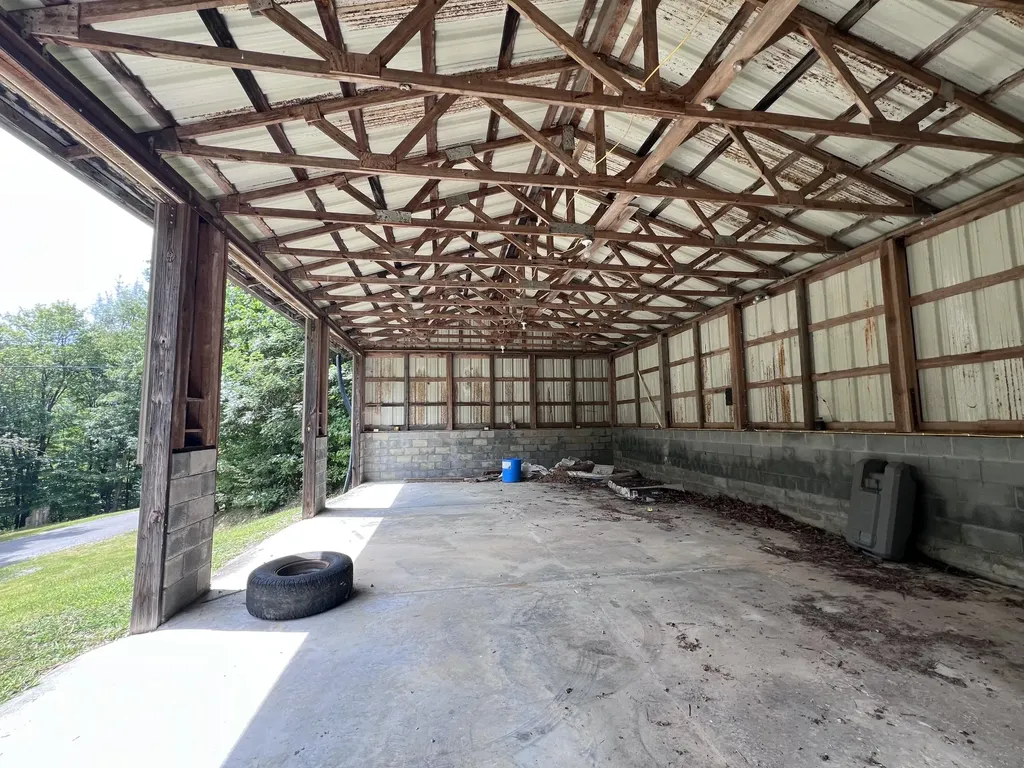 461 Round Ridge Road Pineville KY 40977
