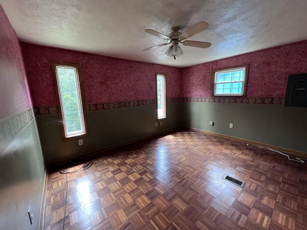 461 Round Ridge Road Pineville KY 40977