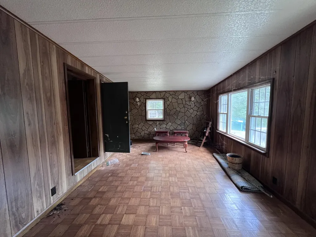 461 Round Ridge Road Pineville KY 40977