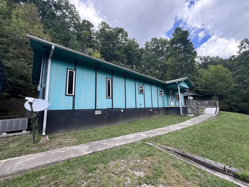 461 Round Ridge Road Pineville KY 40977
