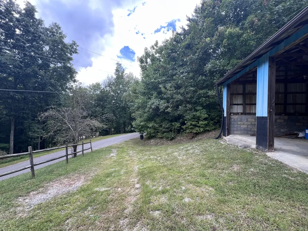 461 Round Ridge Road Pineville KY 40977