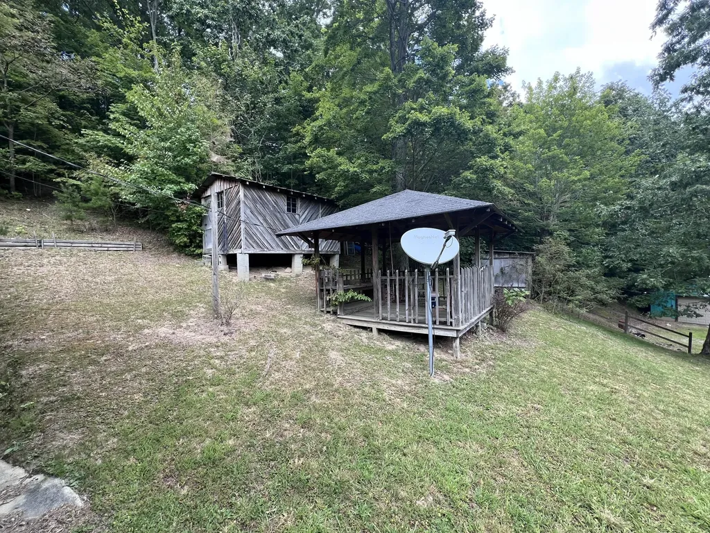 461 Round Ridge Road Pineville KY 40977