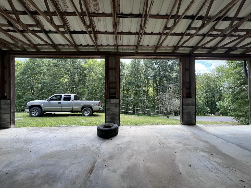 461 Round Ridge Road Pineville KY 40977