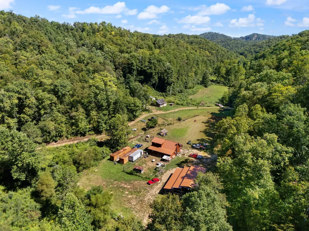 270 Left Fork Holly Road Sextons Creek KY 40983