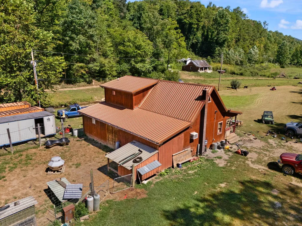270 Left Fork Holly Road Sextons Creek KY 40983