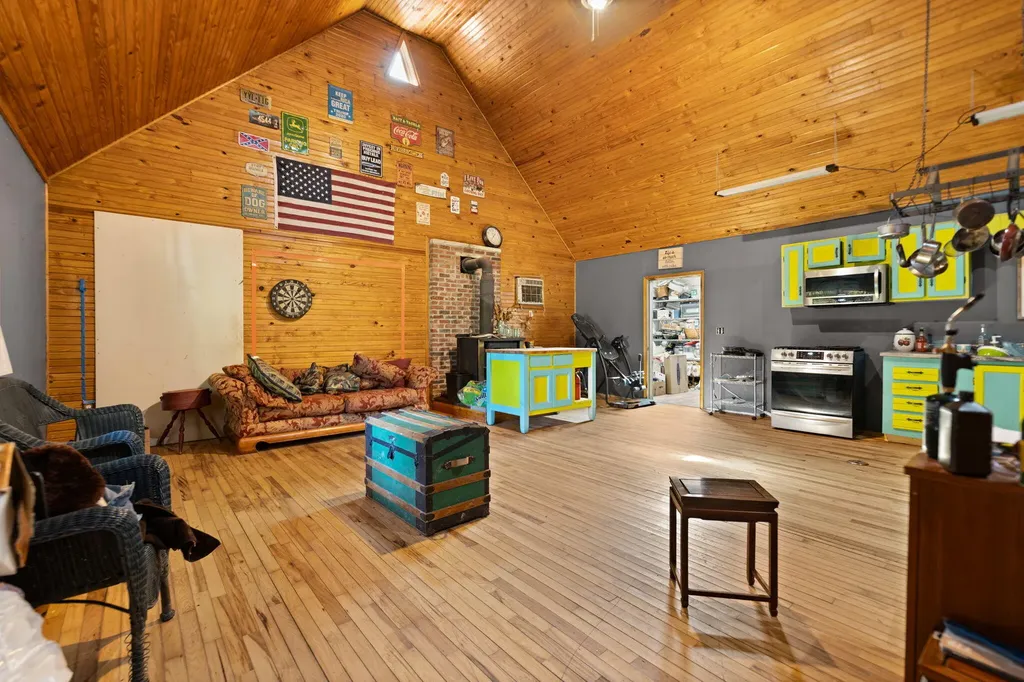 270 Left Fork Holly Road Sextons Creek KY 40983