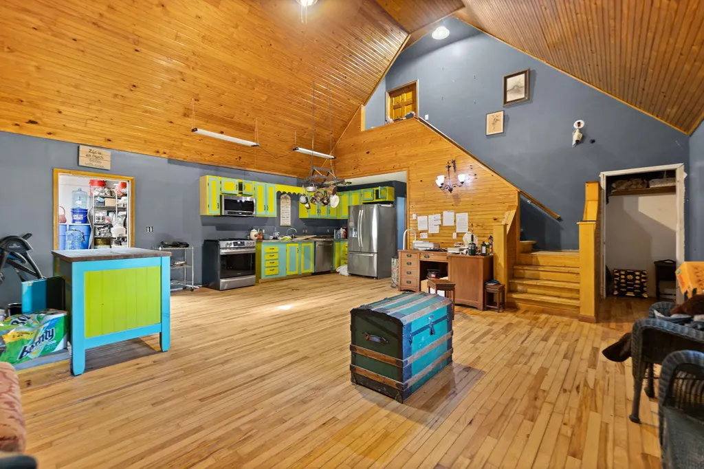 270 Left Fork Holly Road Sextons Creek KY 40983
