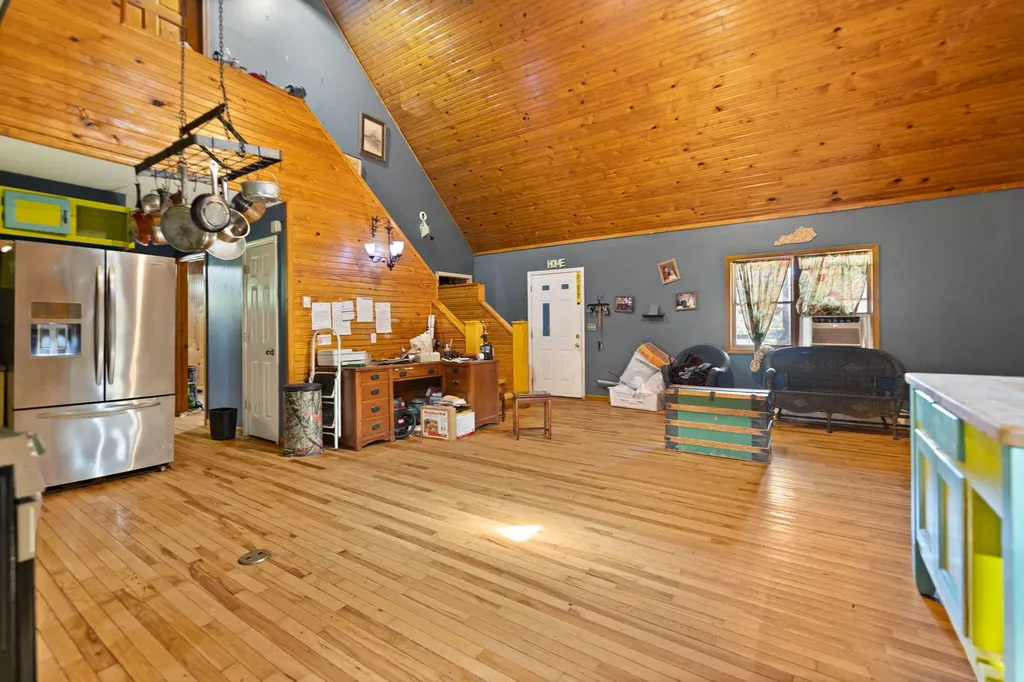 270 Left Fork Holly Road Sextons Creek KY 40983