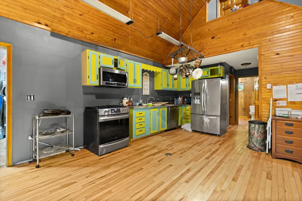 270 Left Fork Holly Road Sextons Creek KY 40983