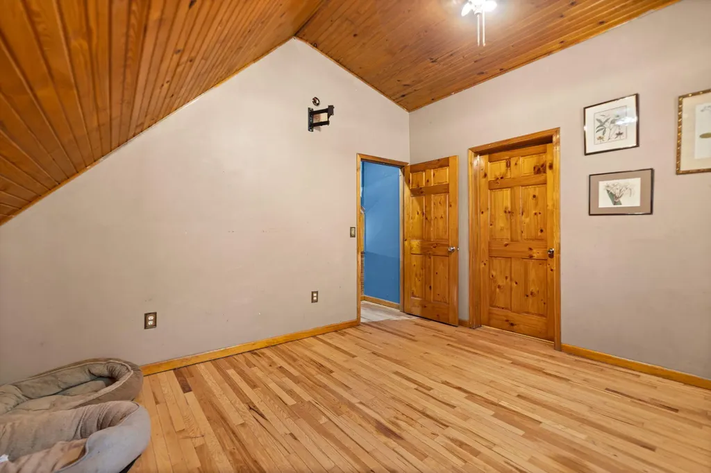 270 Left Fork Holly Road Sextons Creek KY 40983