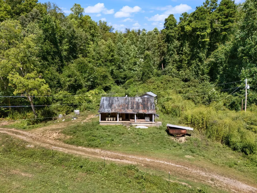 270 Left Fork Holly Road Sextons Creek KY 40983
