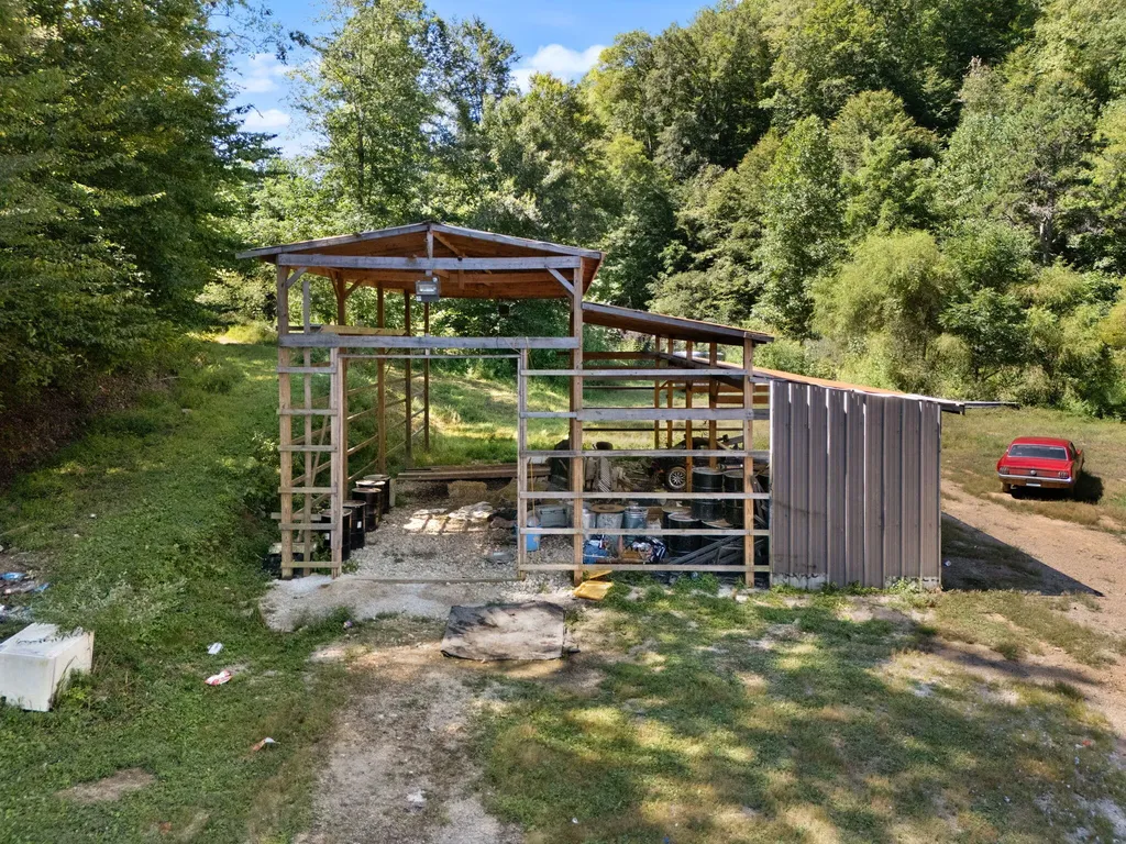 270 Left Fork Holly Road Sextons Creek KY 40983