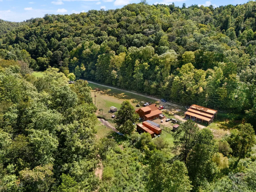 270 Left Fork Holly Road Sextons Creek KY 40983