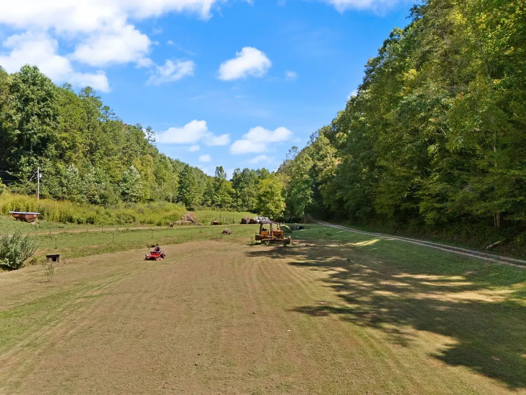 270 Left Fork Holly Road Sextons Creek KY 40983