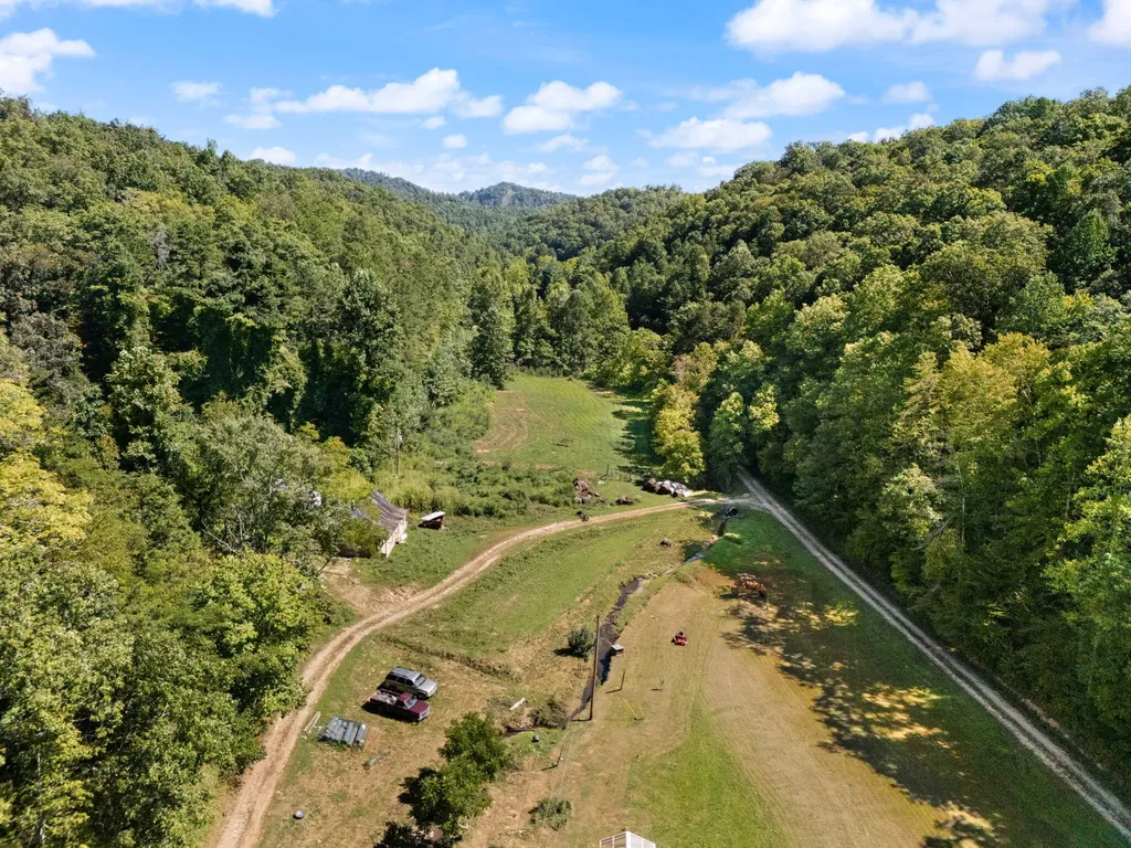 270 Left Fork Holly Road Sextons Creek KY 40983