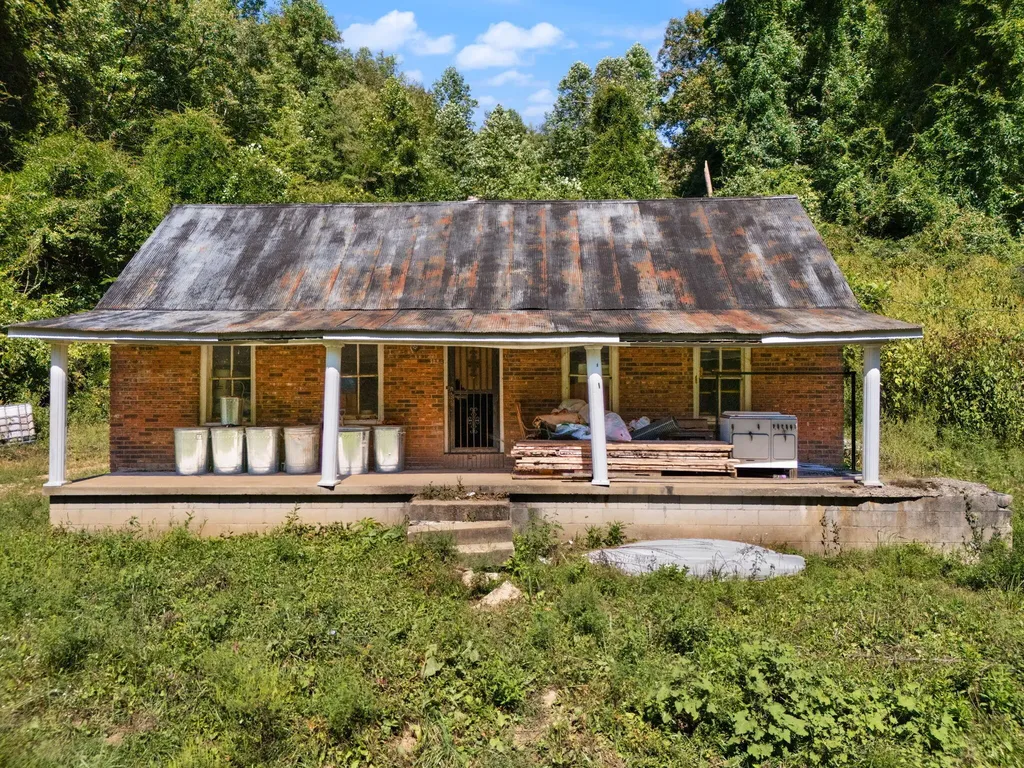 270 Left Fork Holly Road Sextons Creek KY 40983