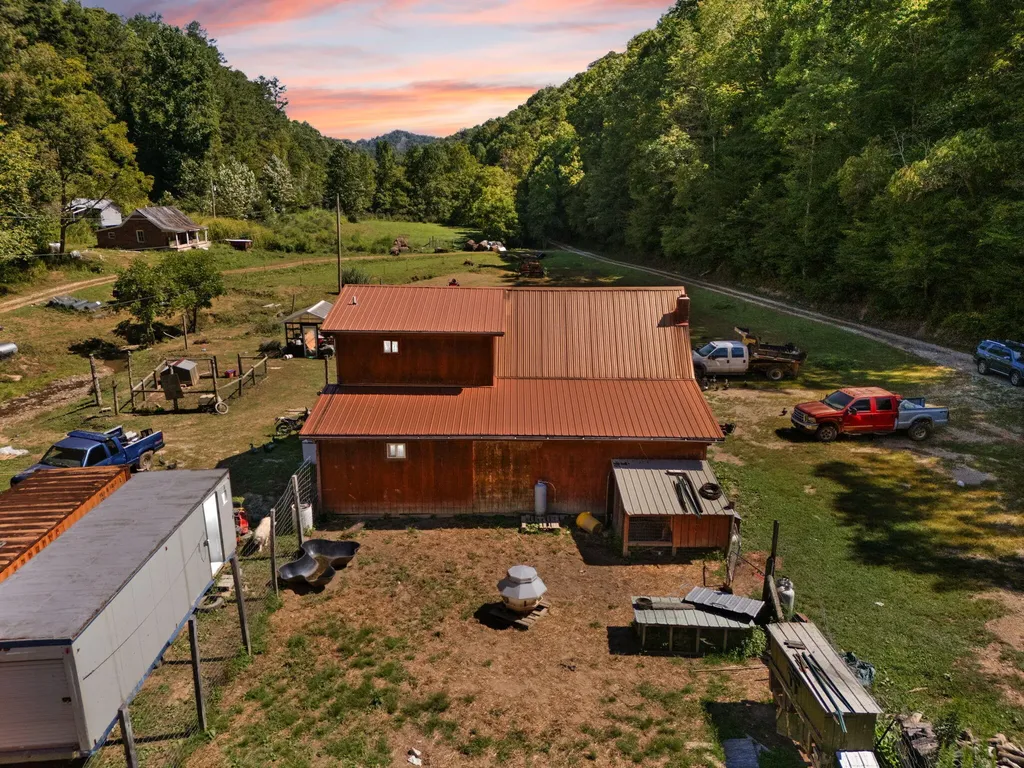 270 Left Fork Holly Road Sextons Creek KY 40983