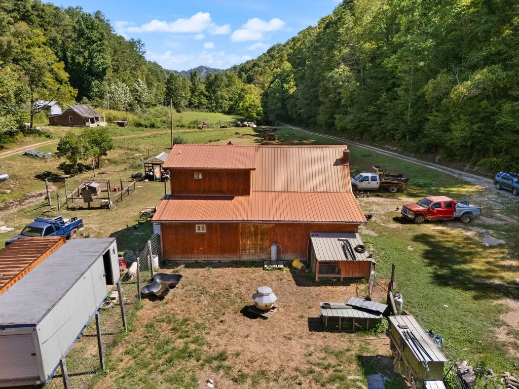 270 Left Fork Holly Road Sextons Creek KY 40983