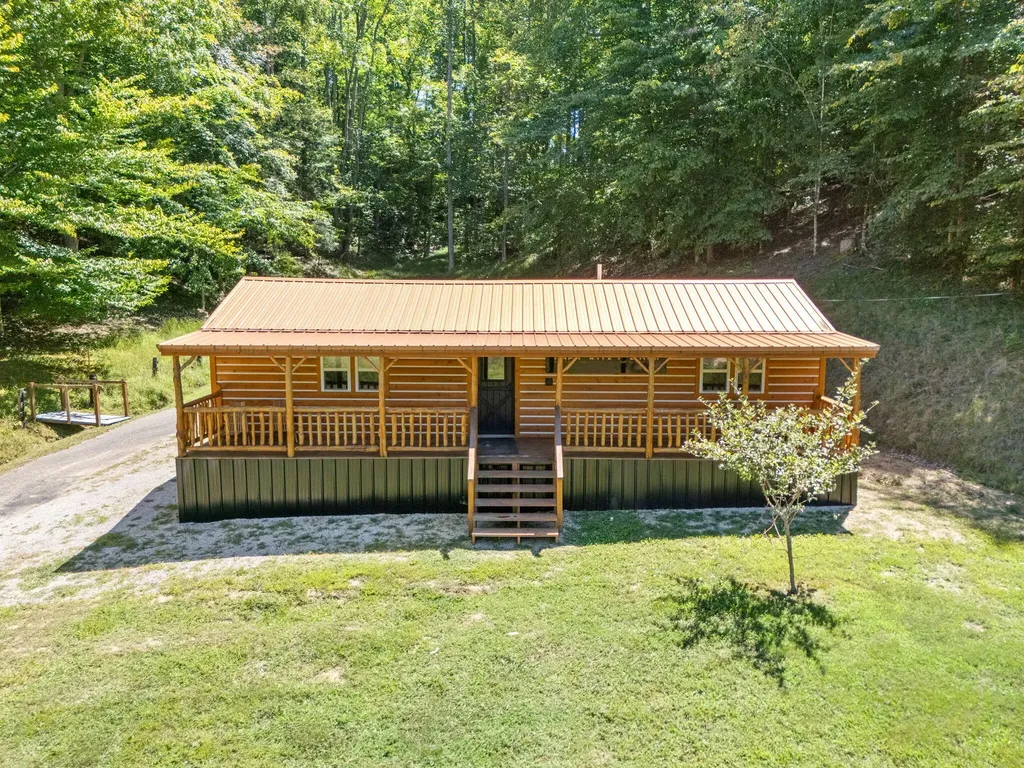 143 Mullins Point Road Campton KY 41301