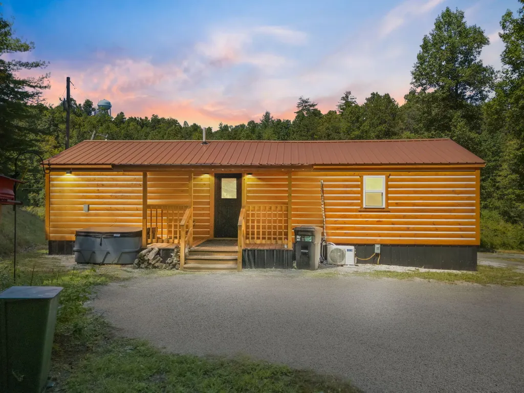 143 Mullins Point Road Campton KY 41301