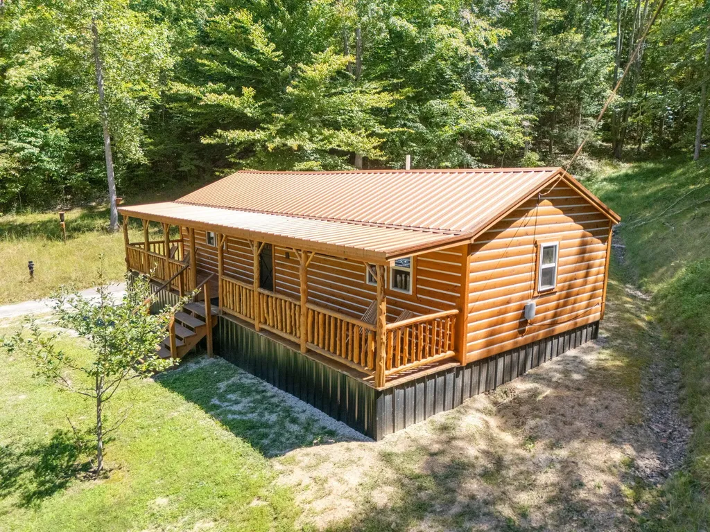 143 Mullins Point Road Campton KY 41301
