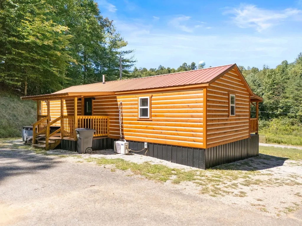 143 Mullins Point Road Campton KY 41301