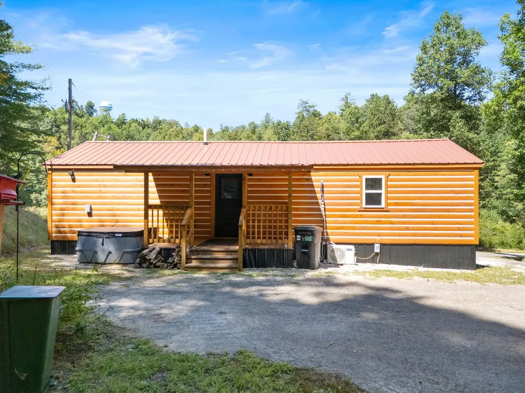 143 Mullins Point Road Campton KY 41301