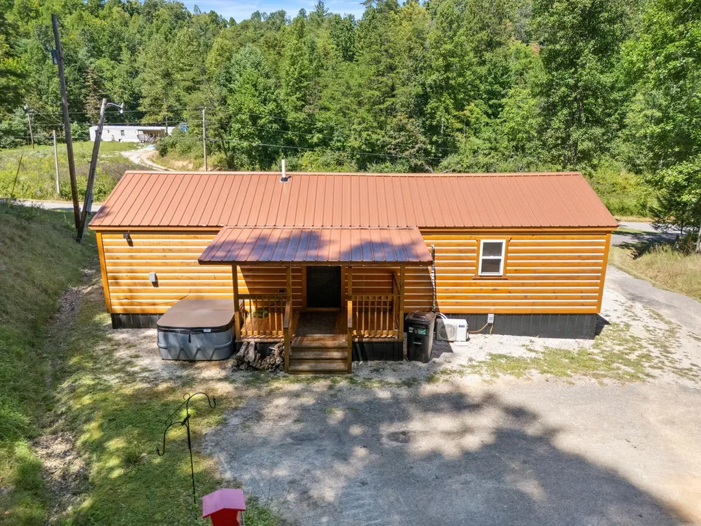 143 Mullins Point Road Campton KY 41301