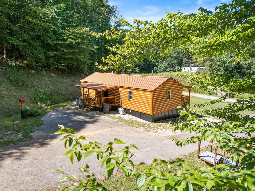 143 Mullins Point Road Campton KY 41301