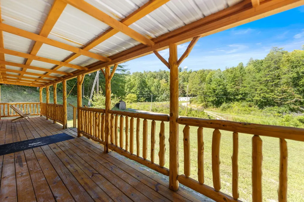 143 Mullins Point Road Campton KY 41301