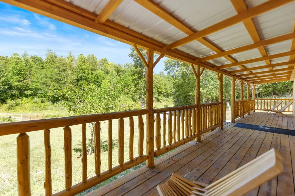 143 Mullins Point Road Campton KY 41301
