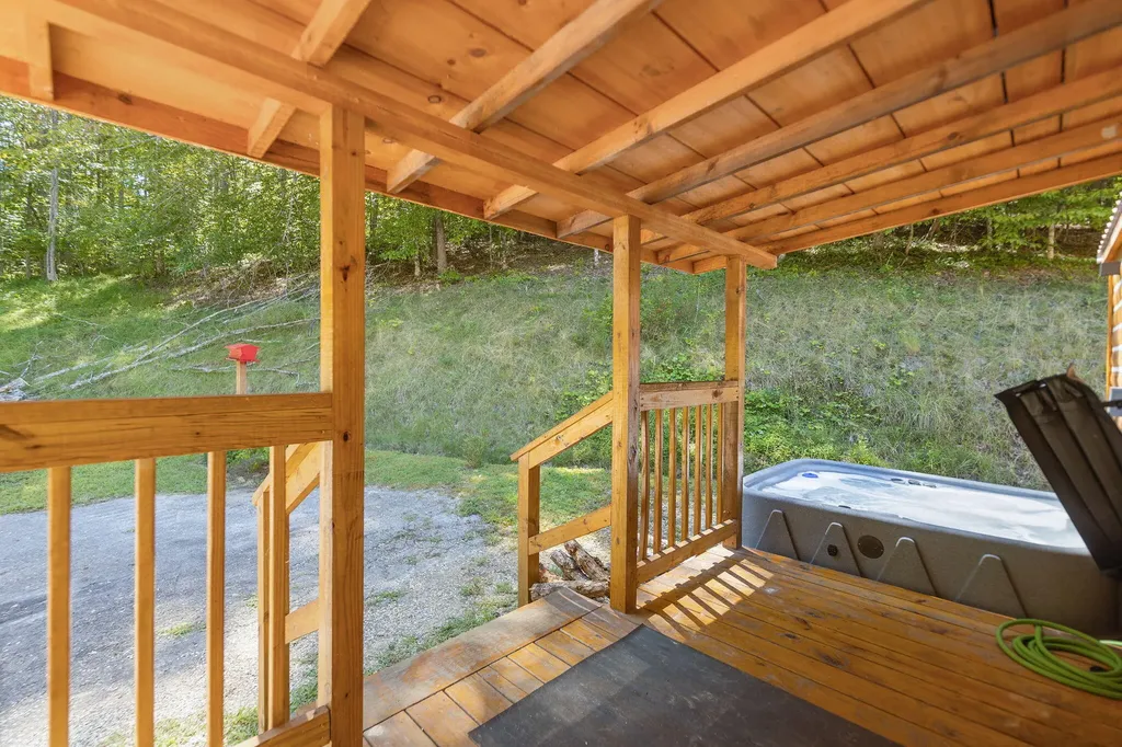 143 Mullins Point Road Campton KY 41301