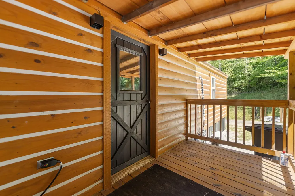 143 Mullins Point Road Campton KY 41301