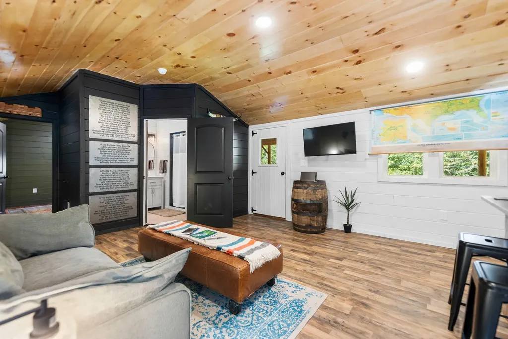 143 Mullins Point Road Campton KY 41301