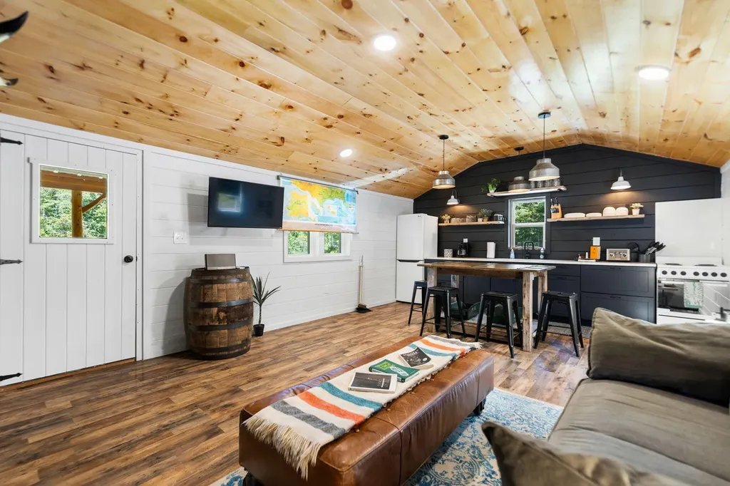 143 Mullins Point Road Campton KY 41301